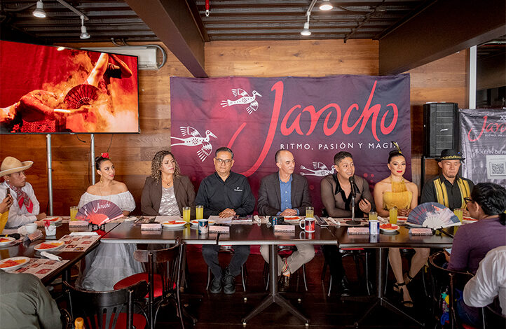 En conferencia de prensa se anunció que el espectáculo Jarocho festejará su 20 aniversario en el Teatro del Estado en diciembre